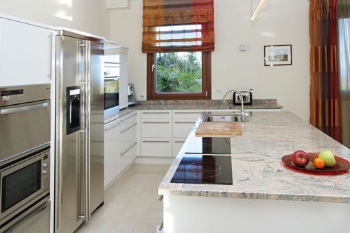 Alternative view of the kitchen