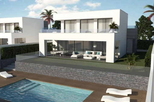 Lovely new family villas with sea views and amenities nearby in La Duquesa