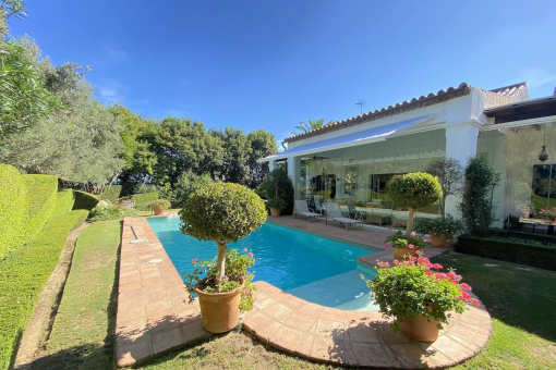 Perfectly-maintained, Andalusian-style villa in Sotogrande Alto with pool, 4 bedrooms and a patio