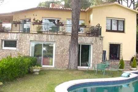 Stone house with sea views in Calonge