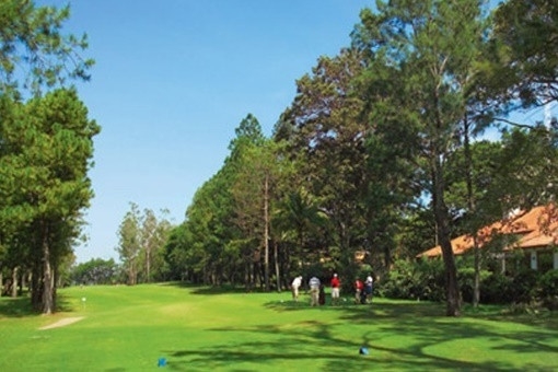 Golf Court within the community area