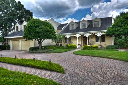 House close to the golf course in Tampa