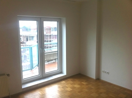 Zimmer mit Zugang Balkon