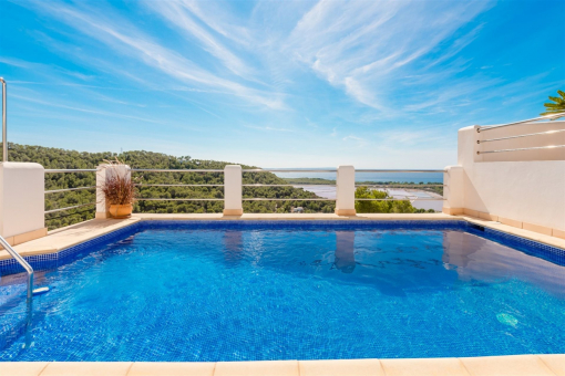 Pool with sea views