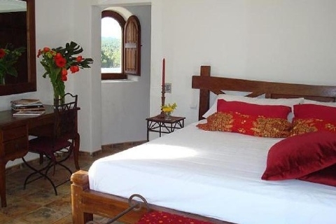 bedroom-with-bath-ensuite-Cala-Jondal-villa
