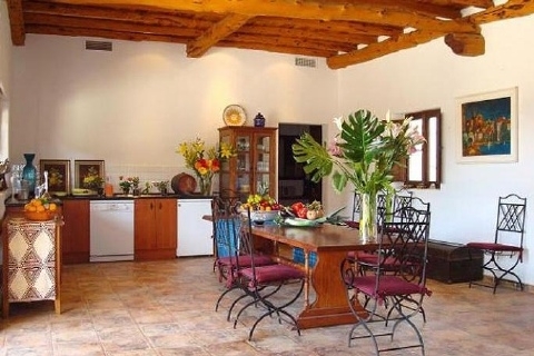 kitchen-with-dining-area-villa-Cala-Jondal