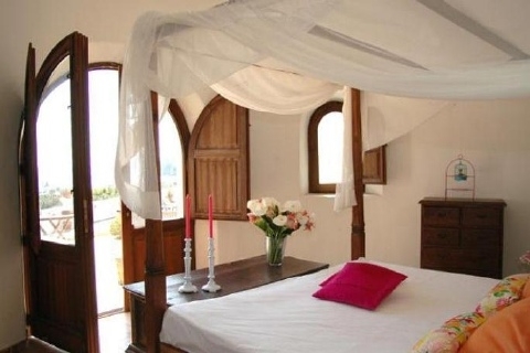 villa-Cala-Jondal-bedroom-with-access-to-terrace