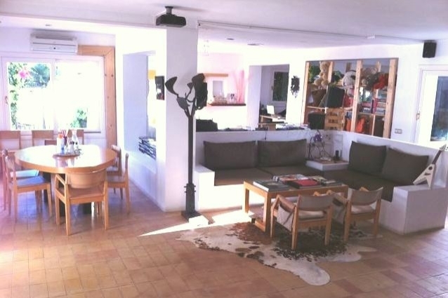 Roca-Llisa-living-area-finca