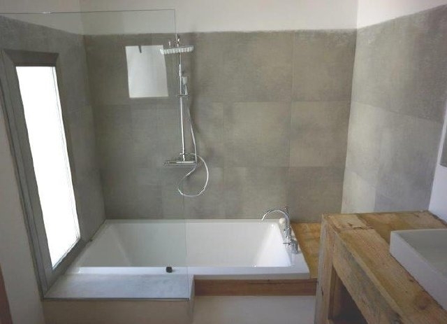 Cala-Moli-modern-bathroom-villa