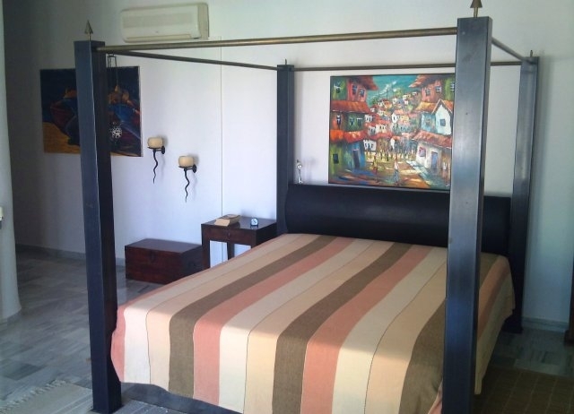 master-bedroom-Can-Furnet-villa