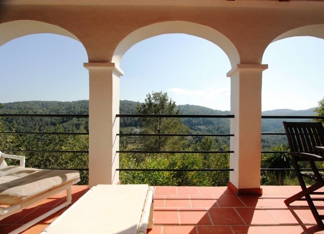 Terrasse-Finca-Blick-auf-Landschaft-San-Miguel