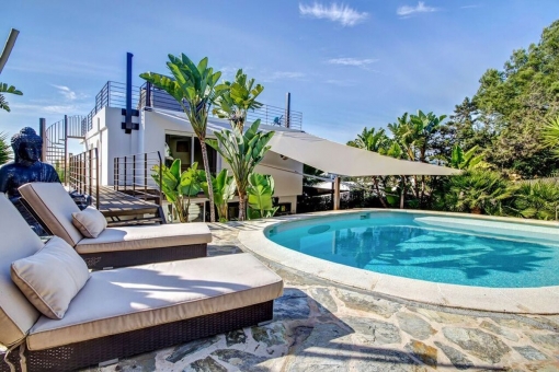 pool & sundeck-fantastic modern villa-ibiza-talamanca