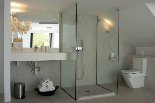 bathroom1-villa-Roca Llisa