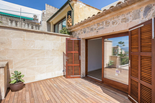 Charming access to the terrace
