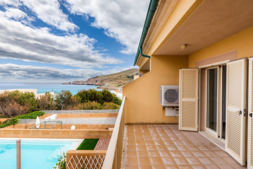 Bright, 2-storey terraced house with sea views in Cala Mesquida