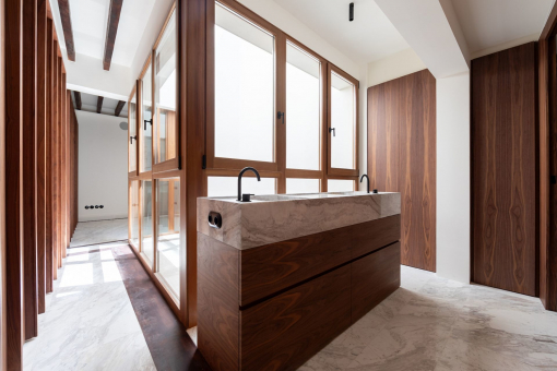 The penthouse offers 4 bathrooms