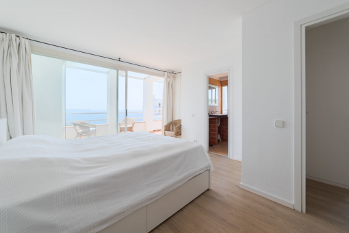 Bedroom with sea view terrace