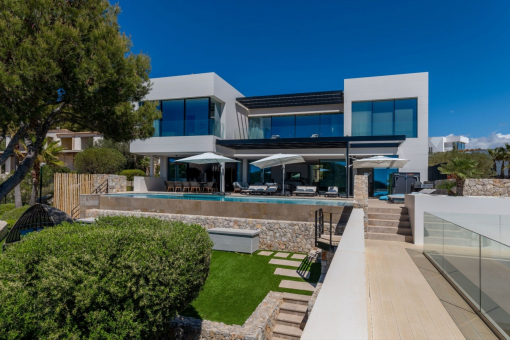 Villa única que consta de una casa principal y 2 casas de invitados con impresionantes vistas en Port Andratx