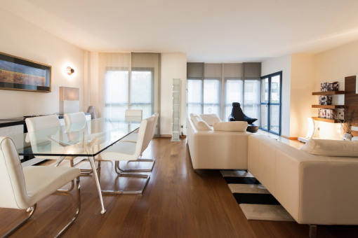 Spacious living and dining area