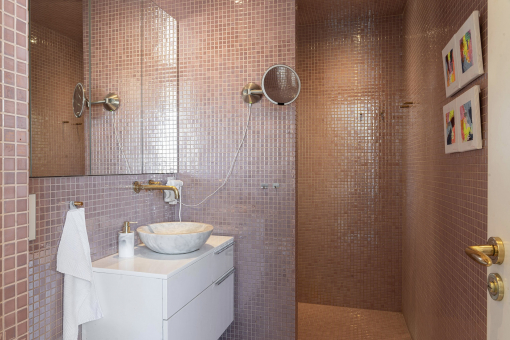 Großzügiges Badezimmer 
