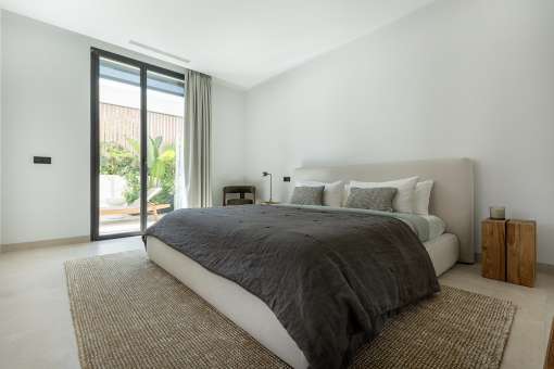 Master bedroom with access to the terrace