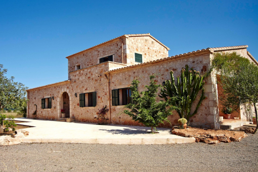 Quiet finca with pool and holiday rental license near Santanyí