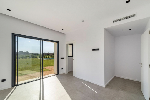 2. Schlafzimmer EG rechts Nische für Garderobe 