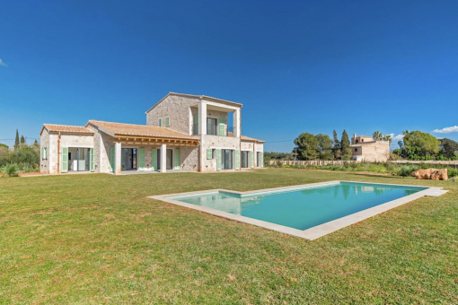 Garten und Poolansicht