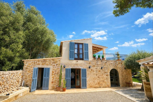 Finca with idyllic garden and sunny terraces near Santanyí