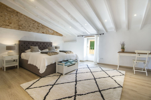 Großes Schlafzimmer