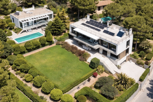 Stylish villa in Camp de Mar with separate guest house and stunning garden