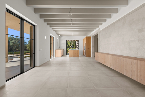 Bright open-concept dining pace