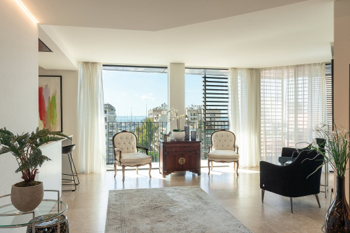 Bright living area with sea view