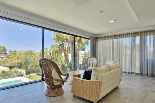 Living room on the upper floor