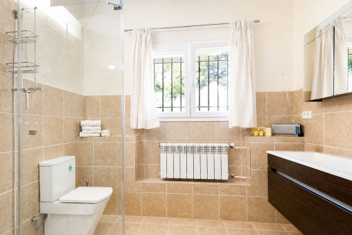 Bathroom with large shower in the ground floor