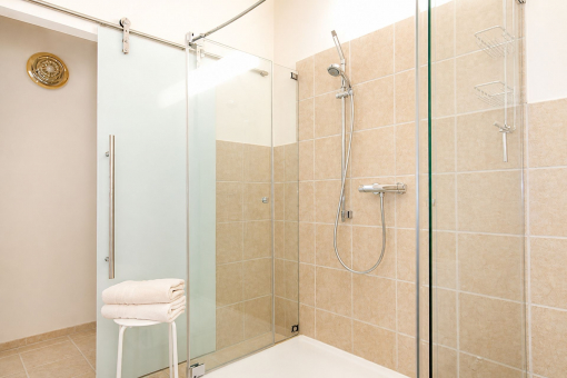 Bathroom with large shower in the ground floor