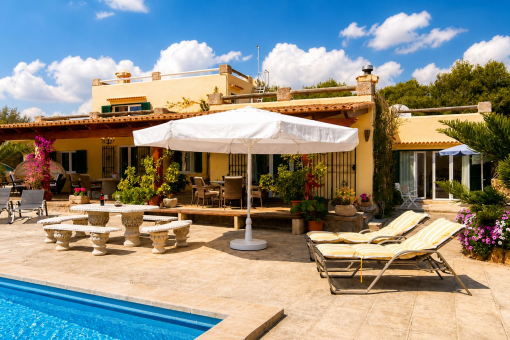 Sun terrace directly by the pool