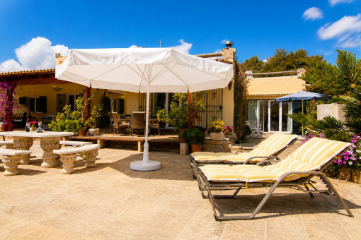 Sun terrace directly by the pool