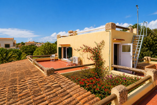Several roof terraces with sea views
