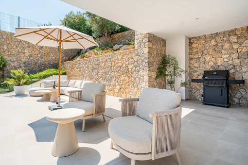 Halbüberdachte Terrasse 