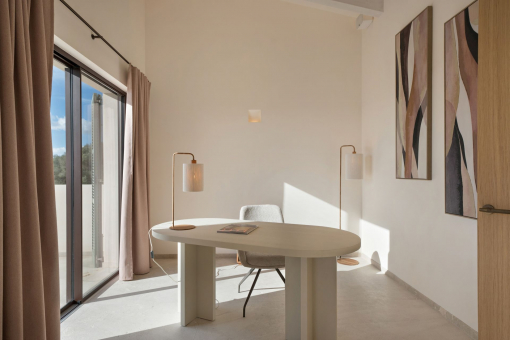 Masterschlafzimmer mit Schreibtisch