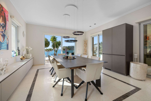 Comedor con vistas al mar