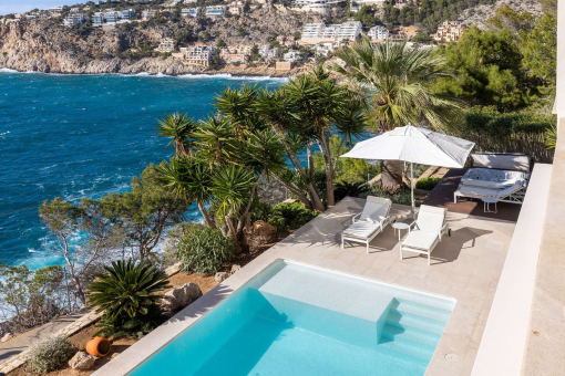 Piscina climatizada en primera línea de mar
