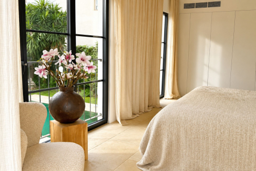 Dormitorio con vistas al jardín