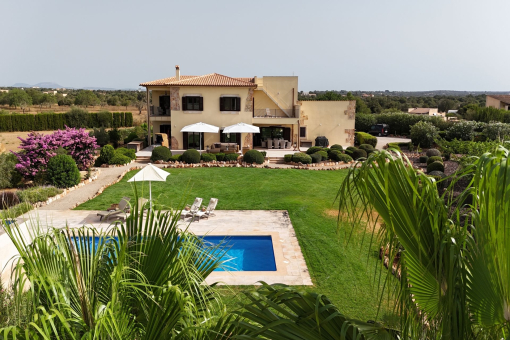 Finca mediterránea con piscina