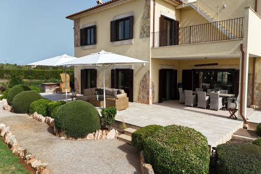 Finca mediterránea con piscina