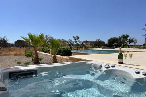 Jacuzzi en la terraza principal