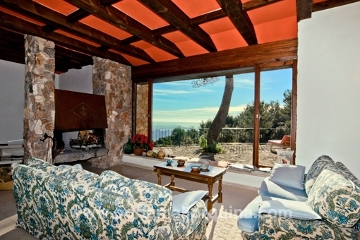 Living room with access to the terrace and panoramic views