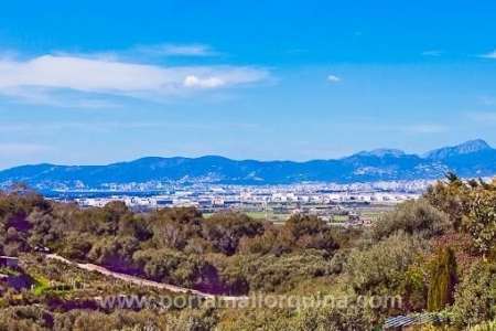 Plot in rural area with building licence and ample views over the Bay of Palma