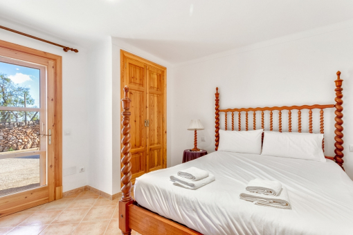 Double bedroom with built-in wardrobe